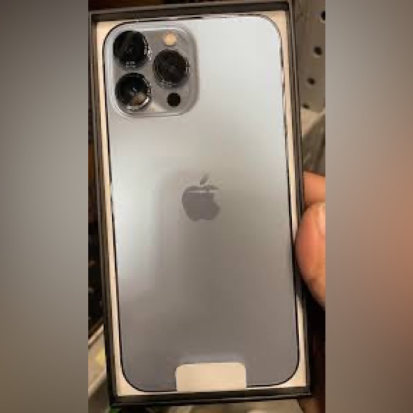 iPhone 13 Pro Max 256 GB -Blue sierre color (Excellent Conditions) - Picture 2 of 2